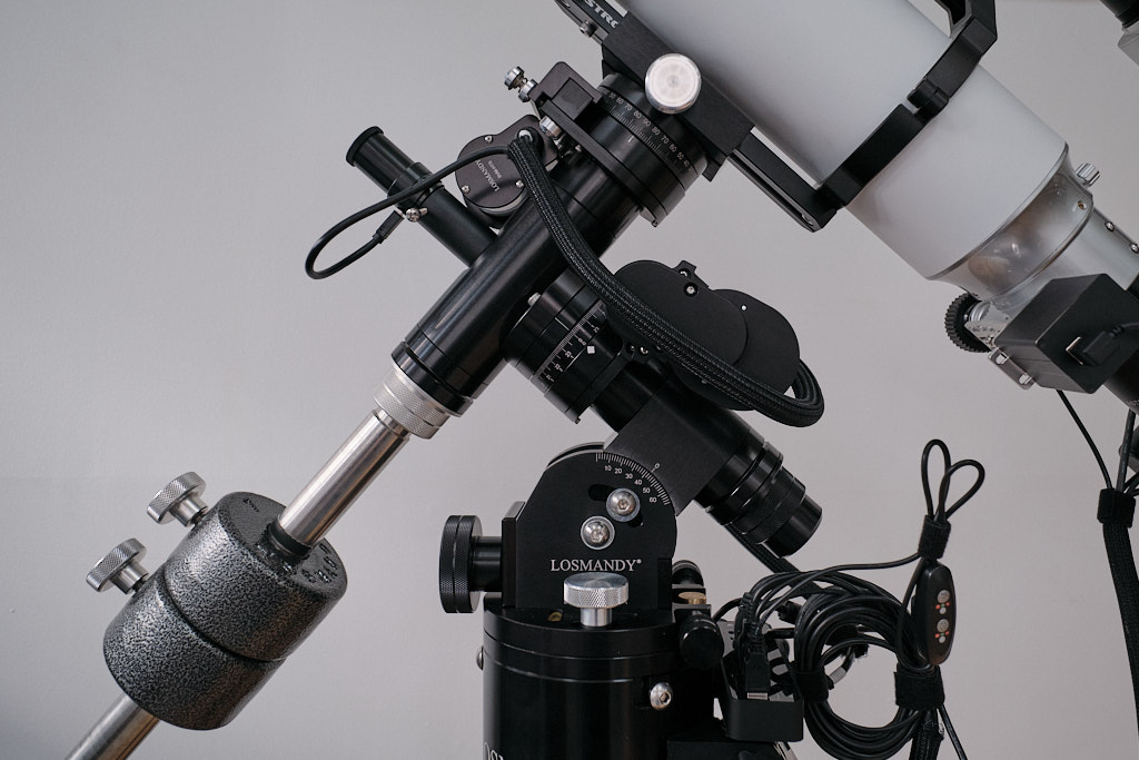 The german equatorial mount from the side, showing the profile of each axis, with counter weights.